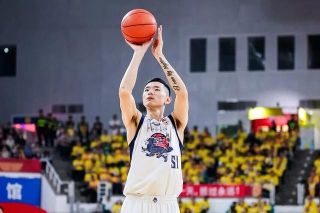 山东男篮末节崩盘遭山西逆转 关键球失误暴露致