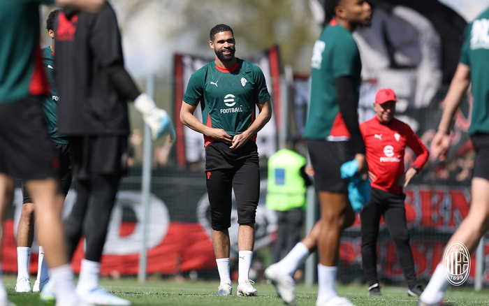 米兰全队集结备战意甲关键战役