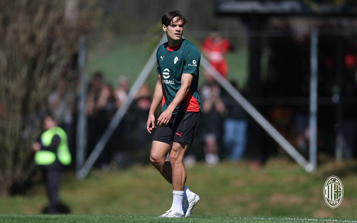 米兰全队集结备战意甲关键战役