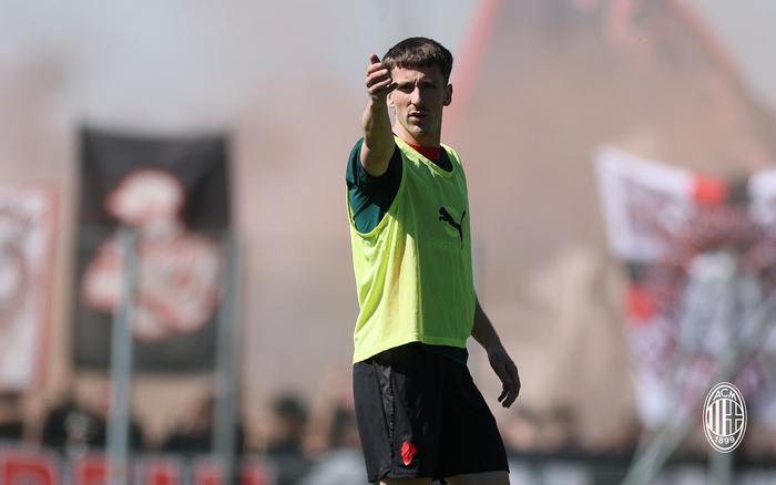 米兰全队集结备战意甲关键战役