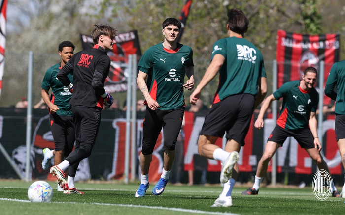 米兰全队集结备战意甲关键战役