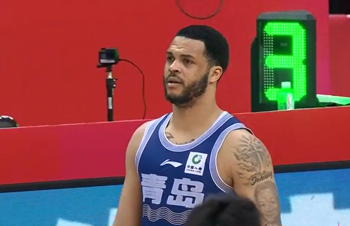 青岛主帅刘维伟怒斥韦瑟斯庞关键失误 痛陈上赛