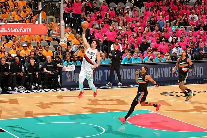 马刺大胜开拓者 阿夫迪亚谈球队韧性与未来挑战